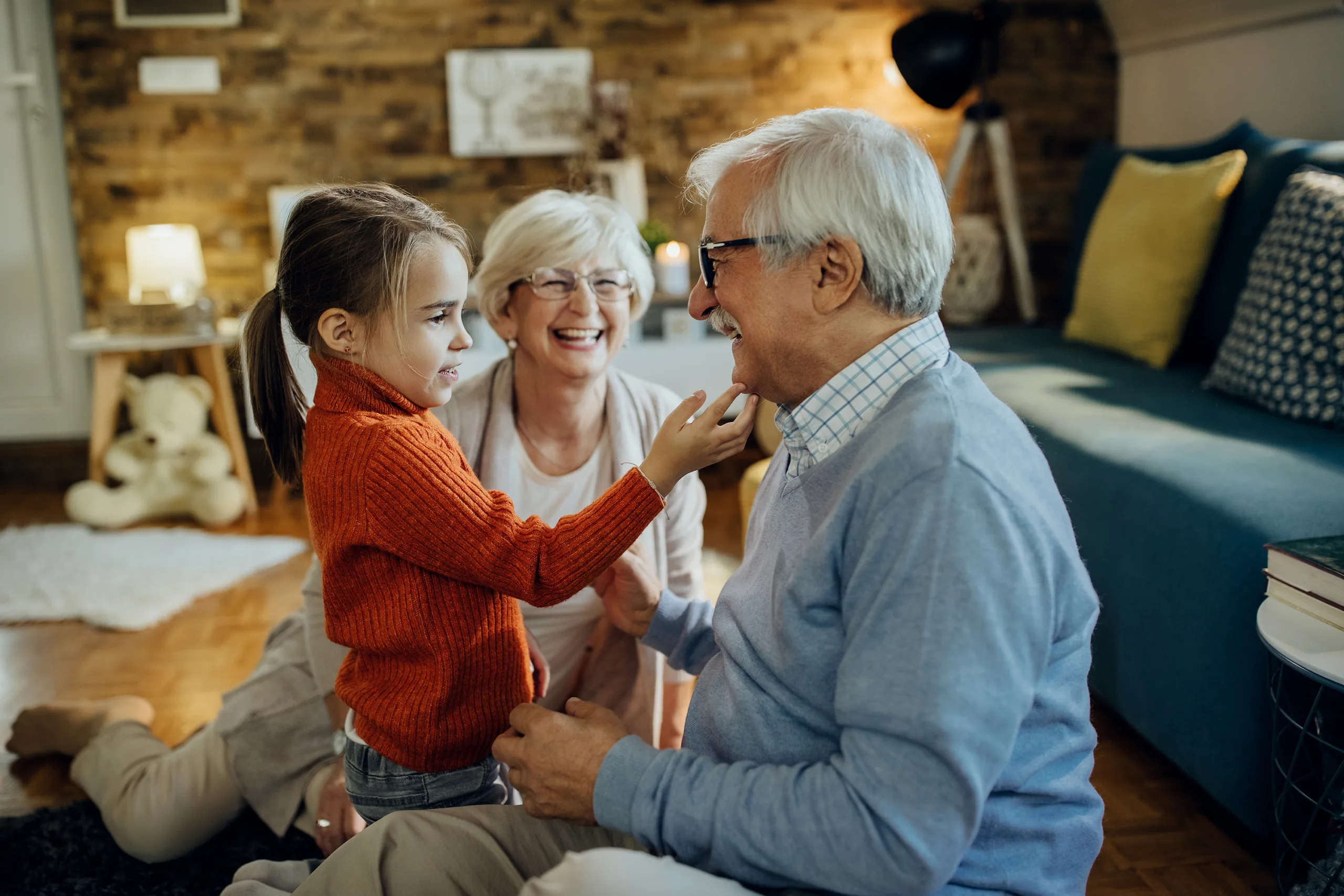 girl-with-her-grandparents