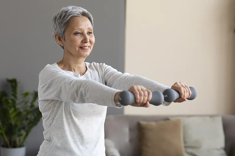 senior-woman-training-home-800px